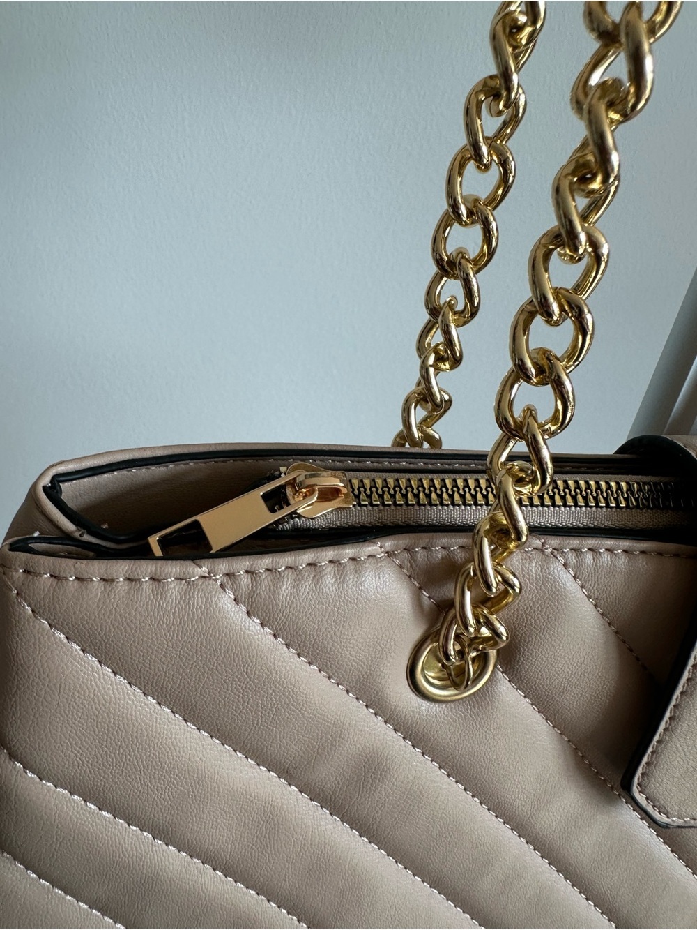 Ardene Taupe Quilted Shoulder Bag with Gold Chain and Floral Scarf - Picture 5 of 15